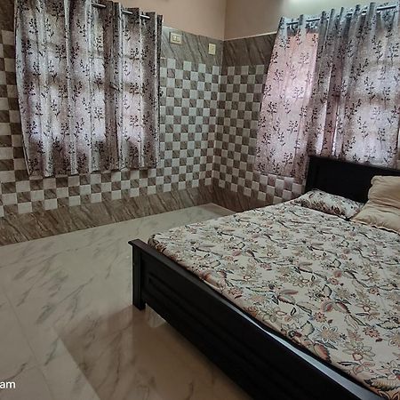 Selvams Home Stay Tiruchchendur Exterior photo